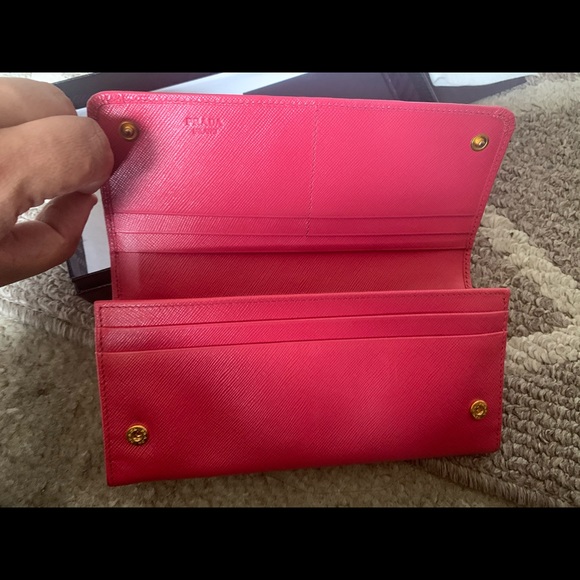 Gorgeous! Authentic Pink Prada Wallet - Picture 11 of 13